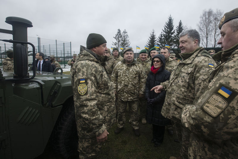 Президент України назвав пріоритетом  забезпечення достойних соціальних умов для військовослужбовців