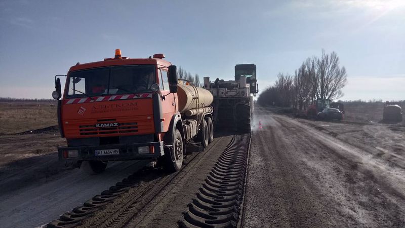 Погодні умови не зупиняють ремонтні роботи на автодорозі Бориспіль – Дніпро - Запоріжжя
