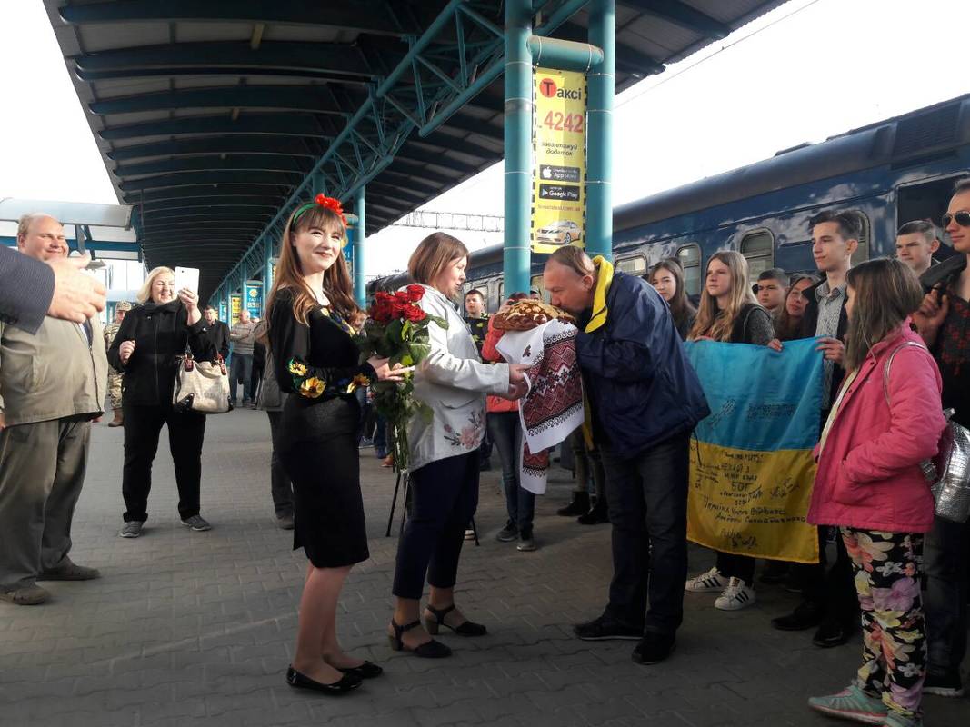 Учасники потягу «Труханівська січ» вшановують запорізьких героїв