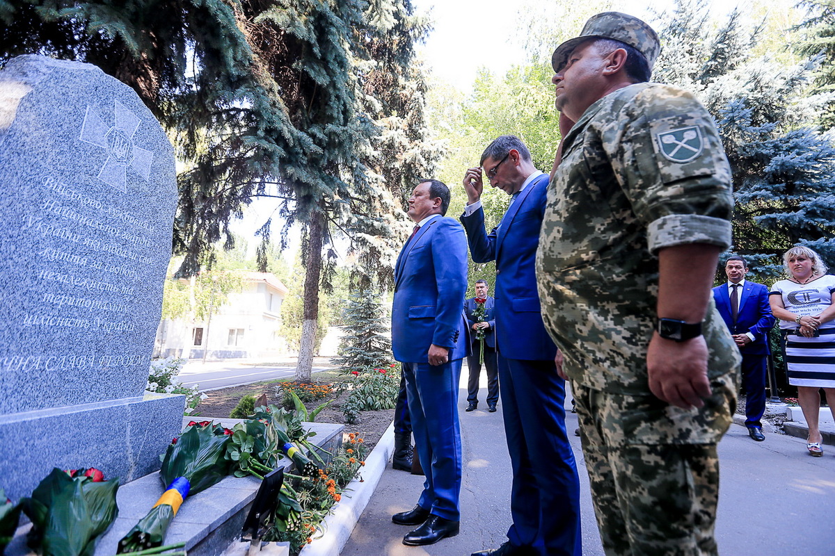 Президент України вшанував пам’ять загиблих військовослужбовців у Запорізькому полку оперативного призначення НГУ