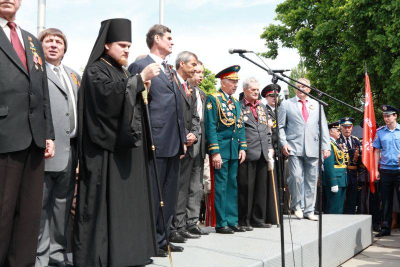 На площі ім. Леніна відбувся урочистий мітинг