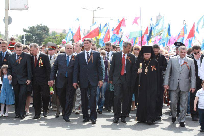 Віддати шану ветеранам прийшли представники різних політичних партій