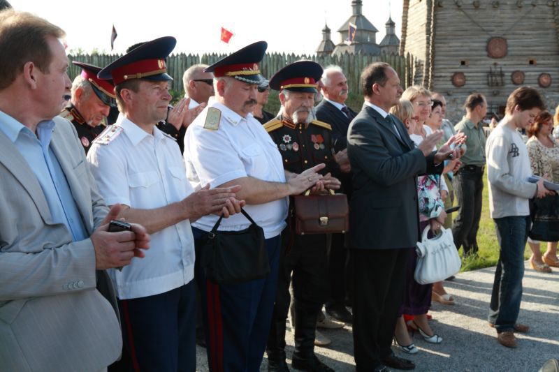 Під час відкриття скульптурної композиції