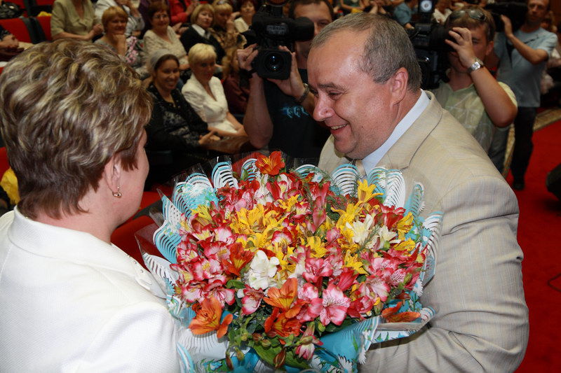 Павло Матвієнко привітав багатодітних матерів