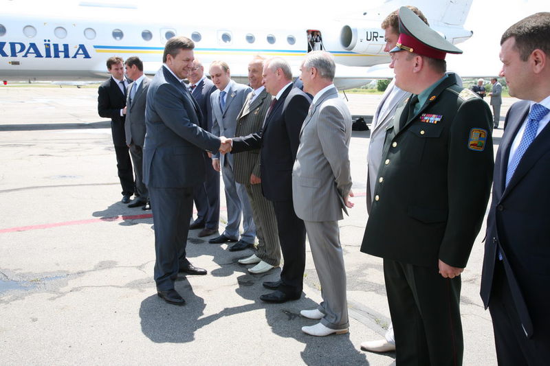 У Запоріжжі зустріли Президента України Віктора Януковича