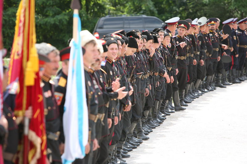 Запоріжці вручили Віктору Януковичу гетьманську булаву