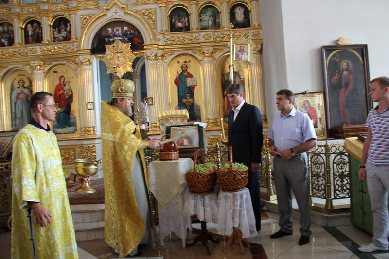 У день  Преображення Господнього Борис Петров відвідав святкову службу у  храмі  Володимирської ікони Божої матері у Бердянську