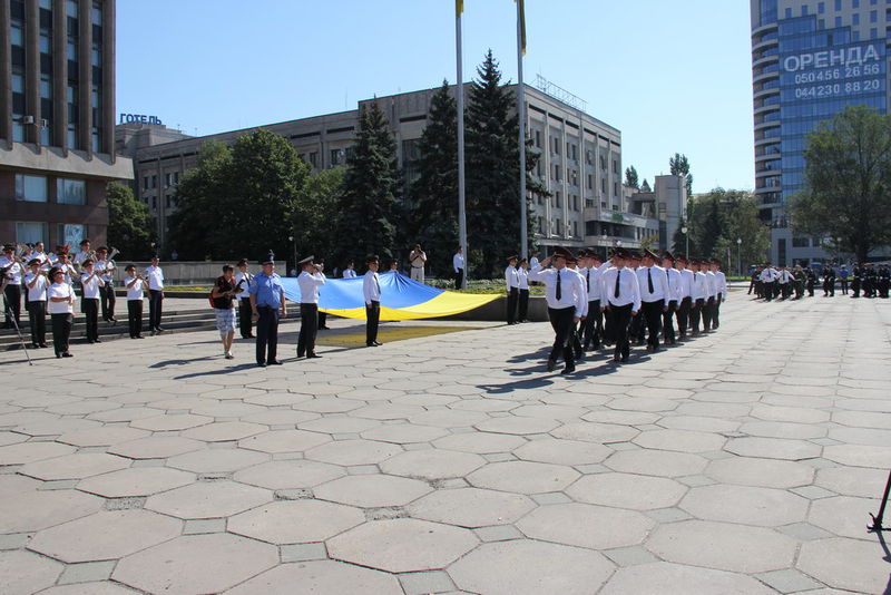 Парадний марш військовослужбовців на честь Державного прапору України