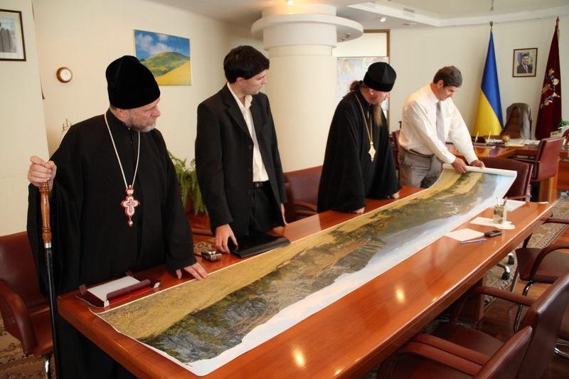 Гості обмінялися символічними подарунками