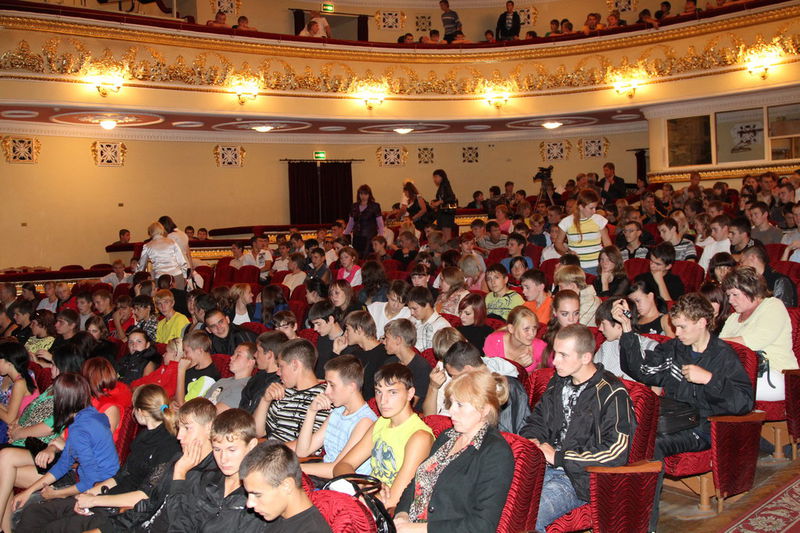 400 учнів професійно-технічних училищ першого курсу запросили у театр ім. Магара на перегляд вистави