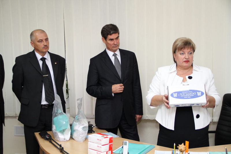 Голова облдержадміністрації вручив нове обладнання для лікарні в Енергодарі