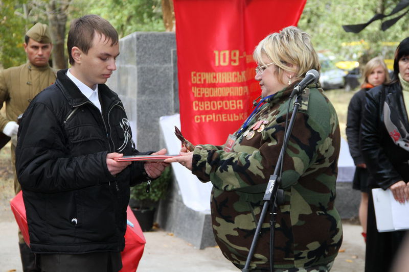 Учні місцевоїшколи продовжать розшуки родичів похованих воїнів