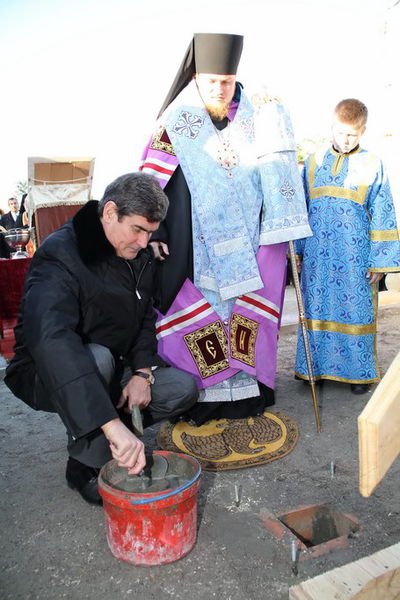 На місці храму, зруйнованого вибухом, заклали капсулу з мощами 