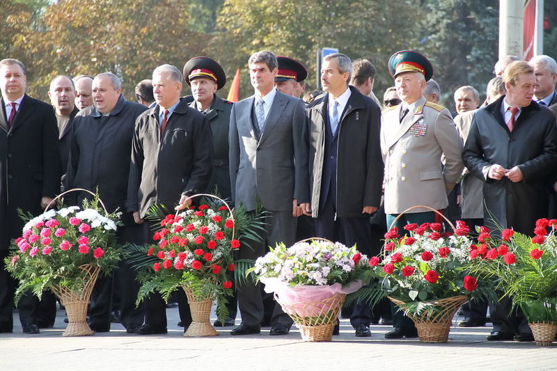 Урочисте покладання квітів