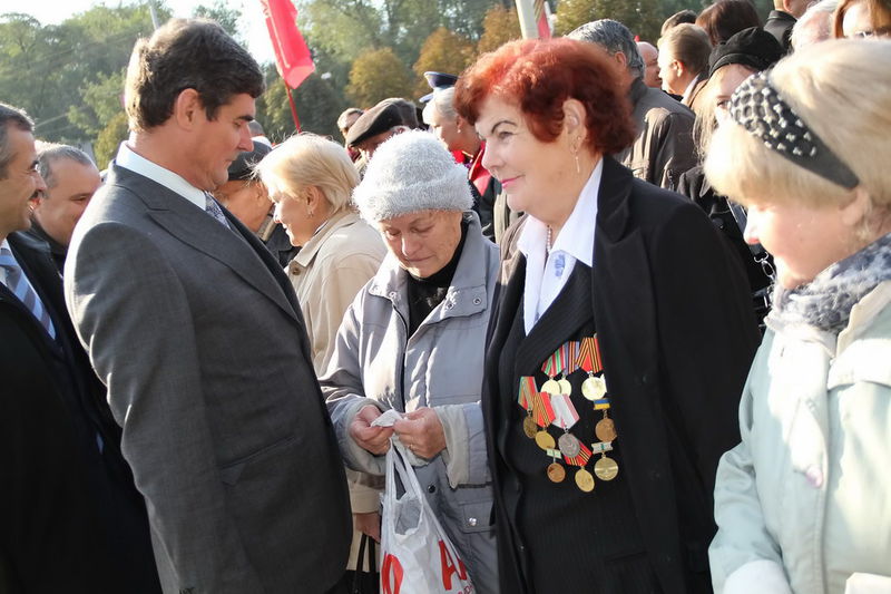 Борис Петров під час мітингу до Дня визволення Запоріжжя