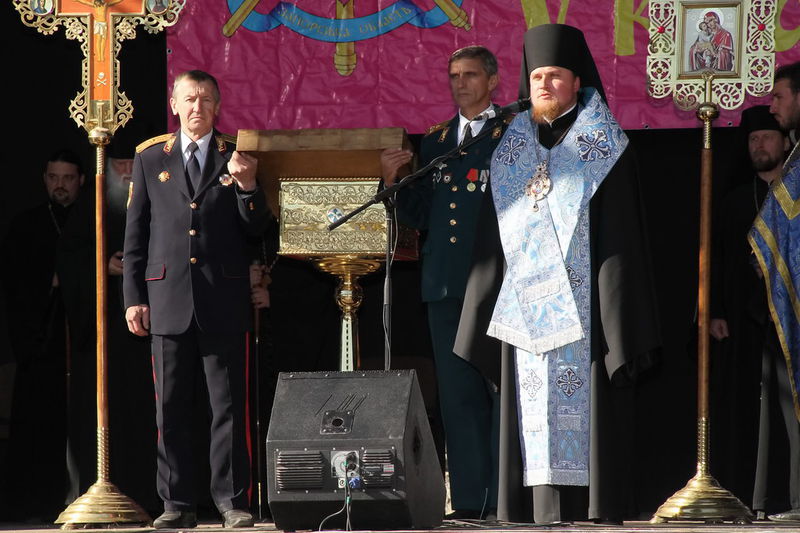 Святкова служба біля храму Покрови Пресвятої Богородиці