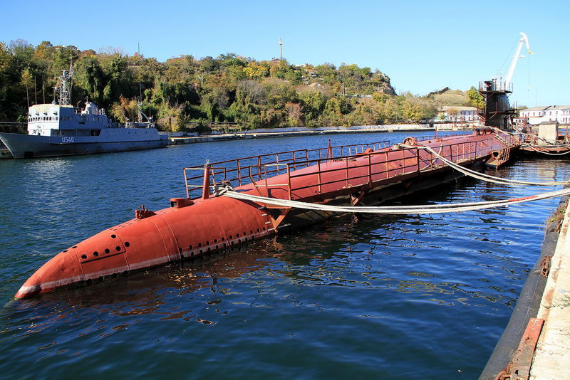 Підводний човен «Запоріжжя» на судоремонтному заводі в бухті Балаклава