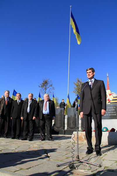 У Чапаєвці перепоховали загиблих, вшанували живих ветеранів