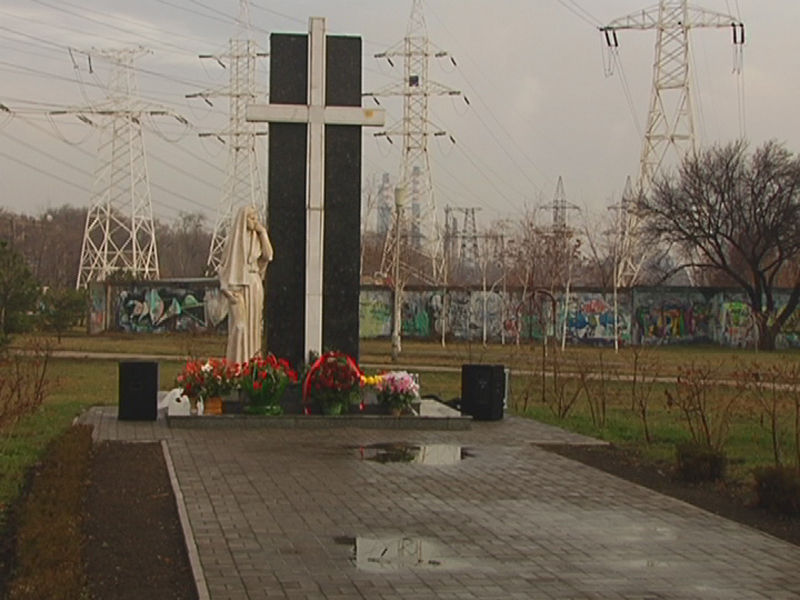 Пам’ятний знак жертвам Голодомору у Запоріжжі