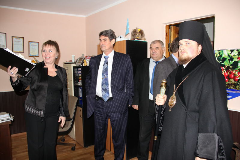 Ірина Олександрова проводить оглядову екскурсію для почесних гостей асоціації