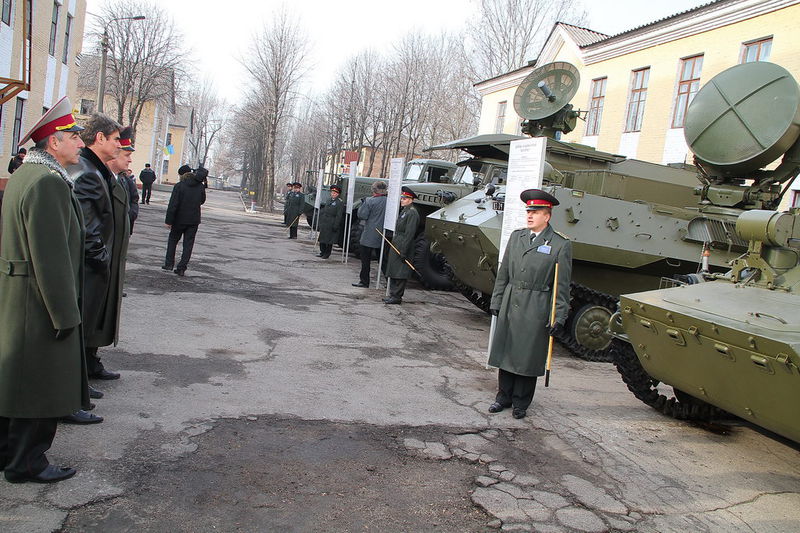 Очільник області оглянув військову техніку
