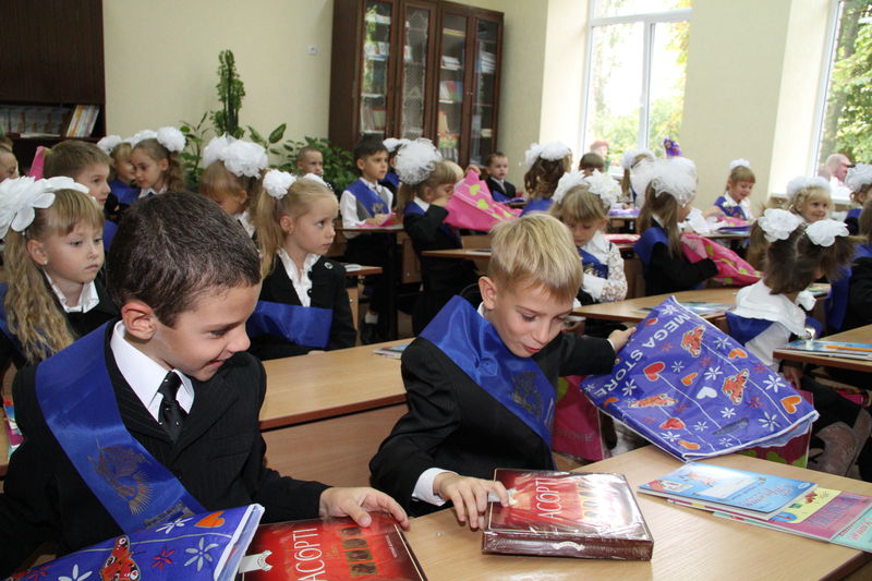 Кушугумські школярі вже отримують новорічні подарунки 