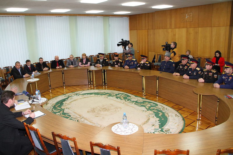 В обласній державній адміністрації відбулися урочистості з нагоди 19 річниці з дня утворення Запорізьких козацьких громадських організацій