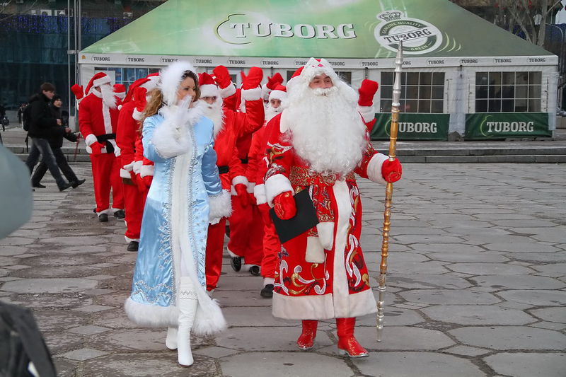 19 Дідів Морозів і одна Снігуронька
