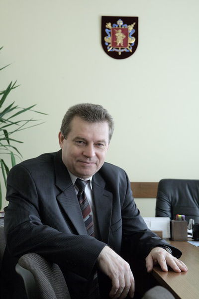 Заступник голови-керівник апарату облдержадміністрації Станіслав Лимарчук