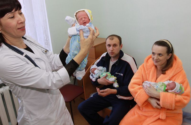 Міська влада підтримала пропозицію Бориса Петрова щодо придбання квартири сім’ї військовослужбовців, у яких народилась трійня