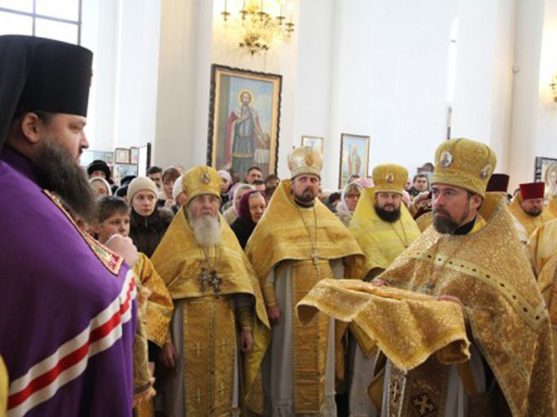 Новопризначений архиєпископ Запорізький і Мелітопольський Лука провів першу літургію