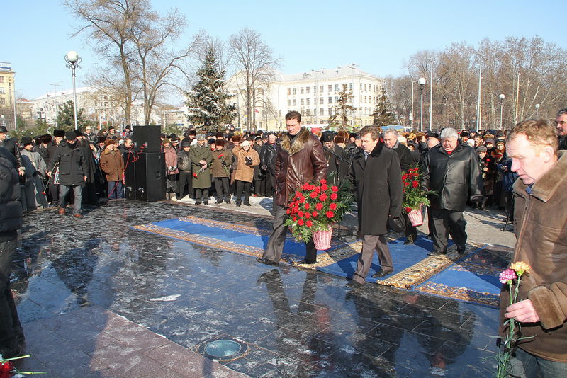 Покладання квітів