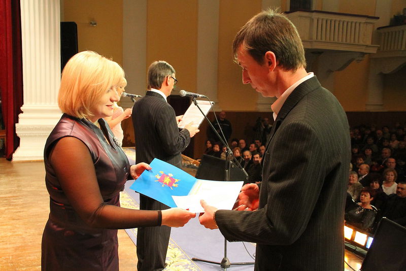 Кращим працівникам Лариса Мефьодова вручила почесні грамоти обласної державної адміністрації
