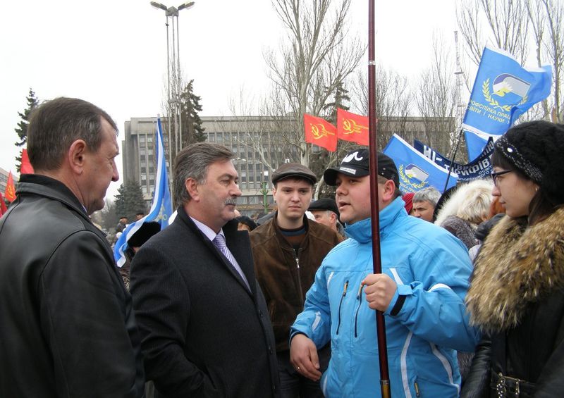 Проблеми освітян вирішуються не на мітингах, а у конструктивному діалозі