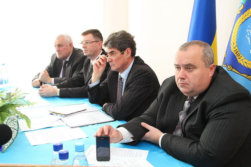 Відповідність займаним посадам посадовців, які затягнули вирішення питання водовідведення винесуть на розгляд сесії облради 
