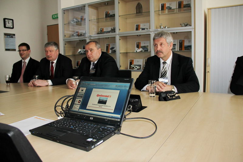 Голова облдержадміністрації Борис Петров у рамках робочого візиту до Словацької Республіки відвідав підприємство «Континенталь» у місті Зволен