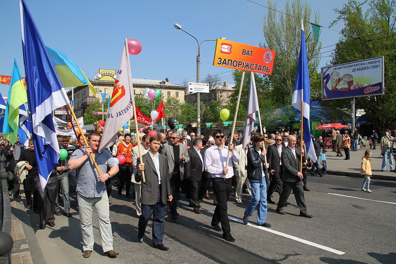 Трудові колективи заводів взяли участь в урочистій ході