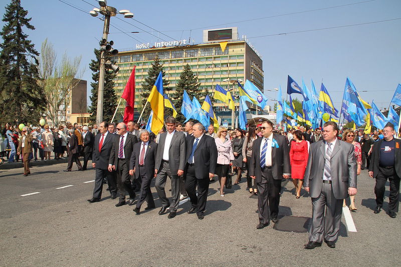 Колони виходять на площу Фестивальну