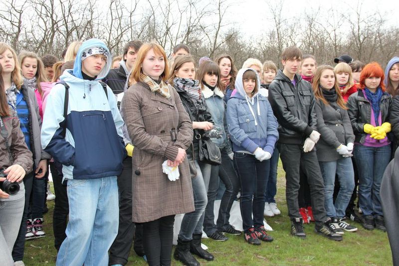 Борис Петров та учасники проекту Майданс продовжили озеленення Хортиці