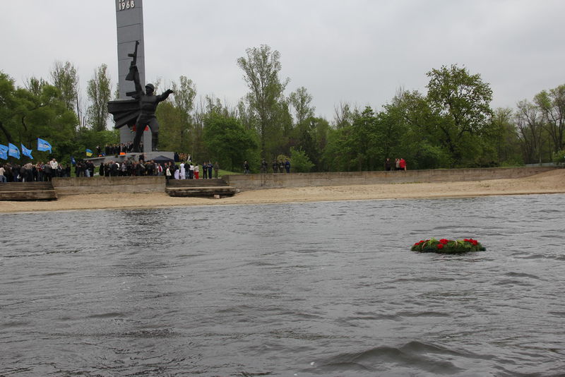 Покладання вінка на овду пройшло під час хвилини мовчання
