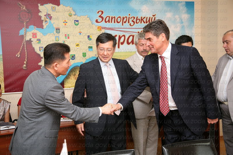  Вітаючи пана Кіма Ин-Цжуна на Запорізькій землі, очільник регіону висловив захоплення стрімким розвитком Республіки Корея в останні роки
