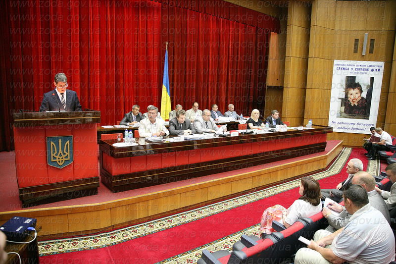 На засіданні колегії обласної державної адміністрації, що пройшло під головуванням Бориса Петрова, учасники заходу обговорили проблеми забезпечення законних прав та інтересів дітей