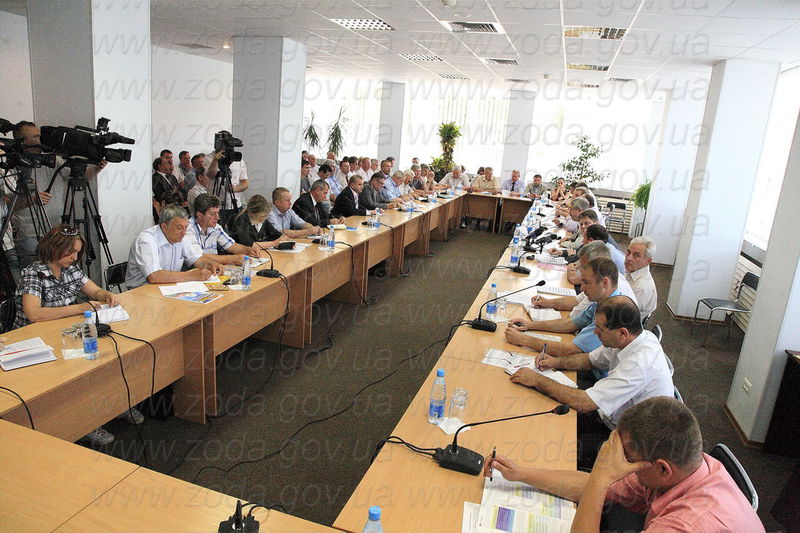 У заході взяли участь близько 100 осіб, представників промислових та наукових підприємств