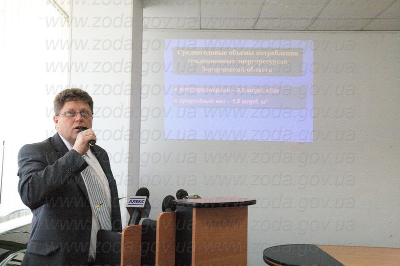 Начальник ГУ промисловості та розвитку інфраструктури ОДА Є.Семічаєвський з доповіддю