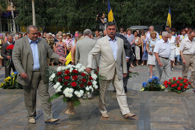 Покладання квітів до погруддя Т.Шевченка
