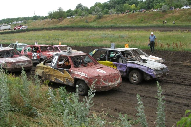 Гонки на виживання – спортивна дисципліна, яка навчає водіїв діяти в екстремальних ситуаціях