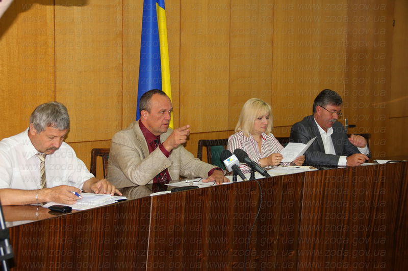 У рамках щотижневої наради з керівниками структурних підрозділів перший заступник голови обласної державної адміністрації Олексій Литвин заслухав звіти про результати роботи щодо покращення рейтингових показників