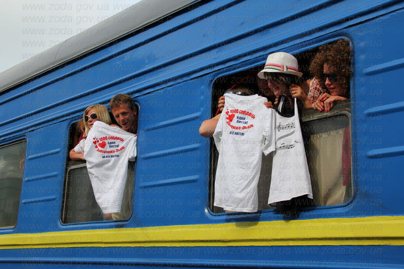 «Тисячі сердець - одне биття! Запоріжжя-Львів - на все життя!»
