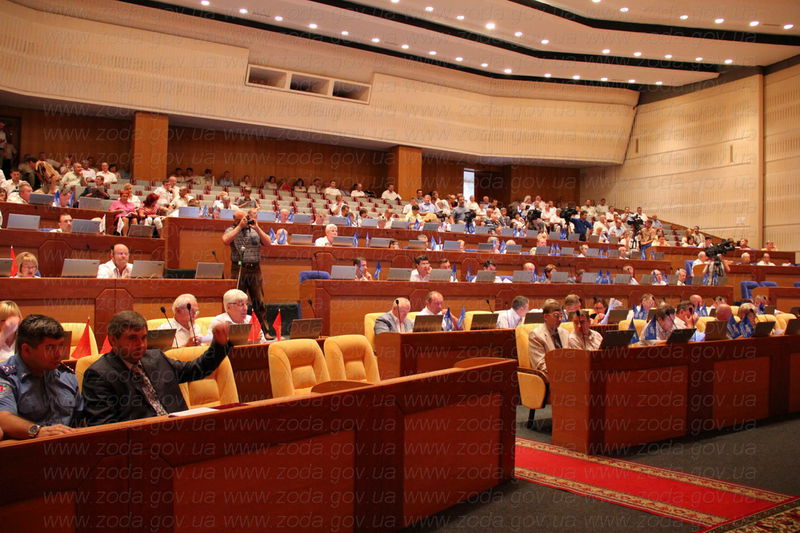 На засіданні дев’ятої сесії обласної ради шостого скликання депутатський корпус затвердив внесення змін до обласного бюджету на 2011 рік