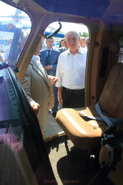 Микола Азаров відвідав дільницю складання гелікоптерів АТ «Мотор Січ»
